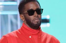 八卦消息：川普(pǔ)考虑爲(wèi)吹牛(niú)老爹减刑。