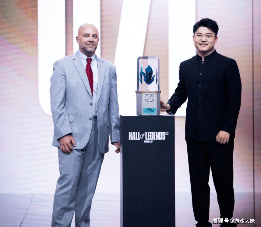 LOL负责人接受采访，对uzi入选名人堂非常满意，从商业角度看很成功