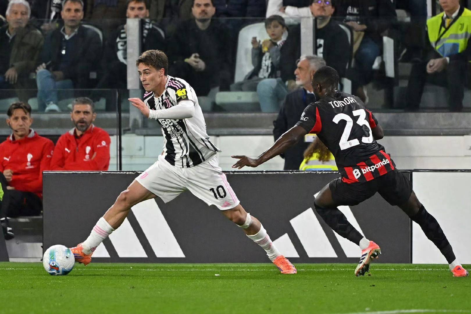 罗马+那不勒斯均上演逆转好戏，两队同分，排名包揽前二