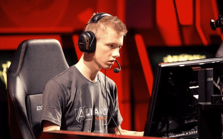 民间的游戏战术，为啥能“打败”职业选手？